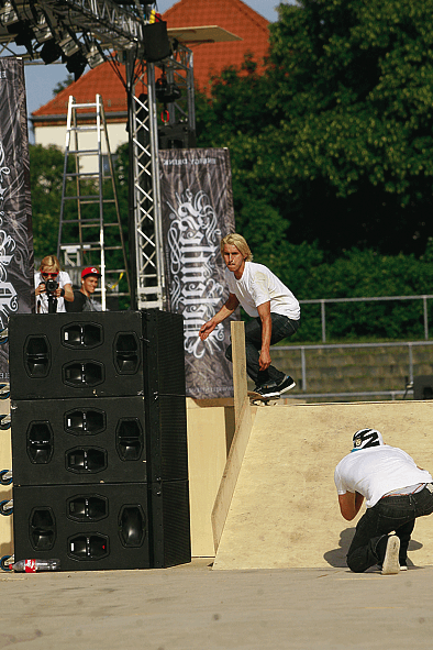 Leo Romero ballert einen Noseblunt auf der Sommer Bright raus!