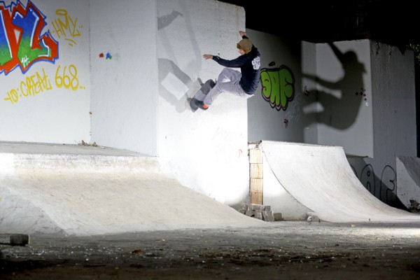 Willow_OllieToFsWallride_(adj)